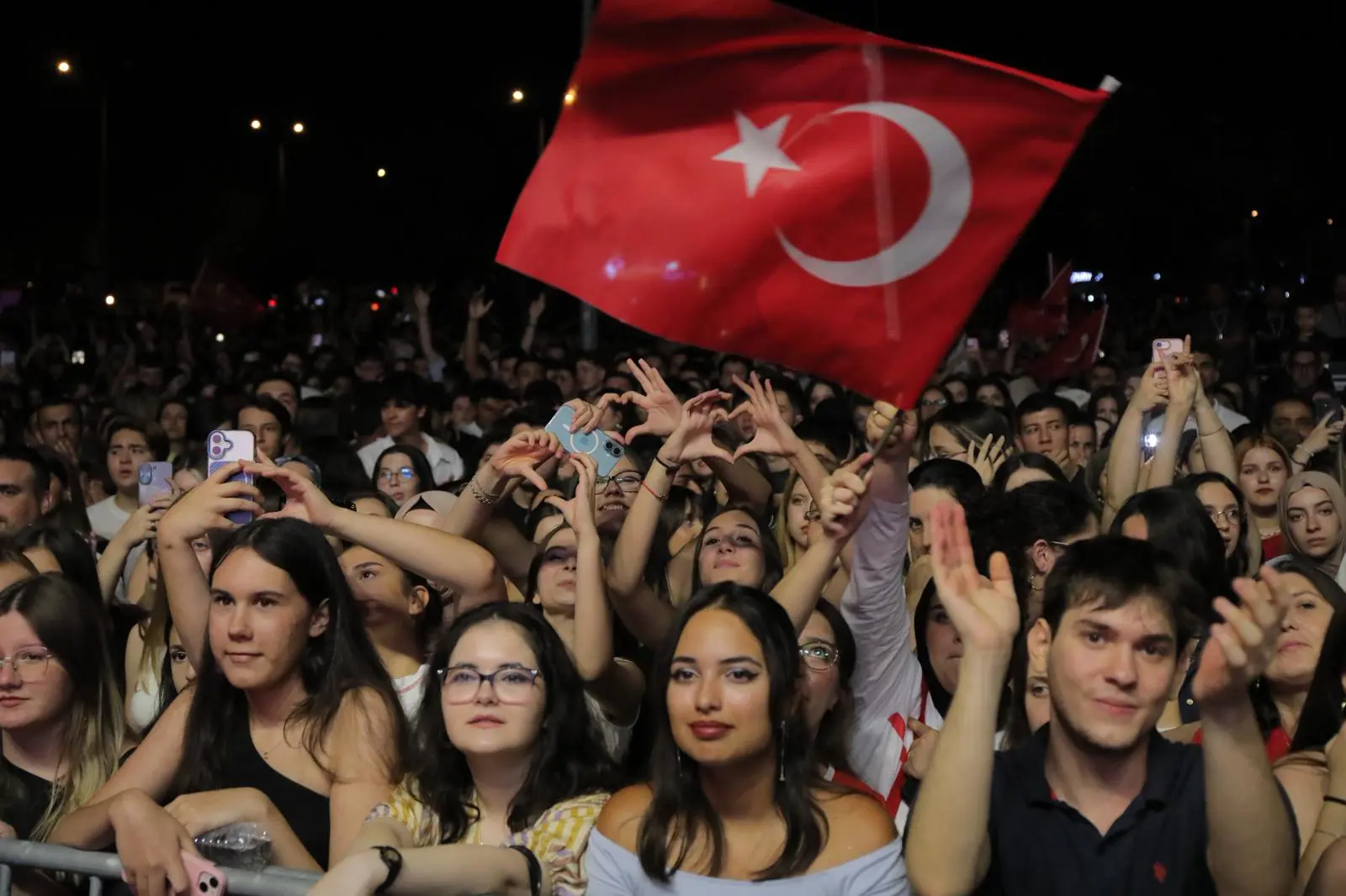 BİNLERCE EDİRNELİ 30 AĞUSTOS COŞKUSUNDA BULUŞTU galeri görseli